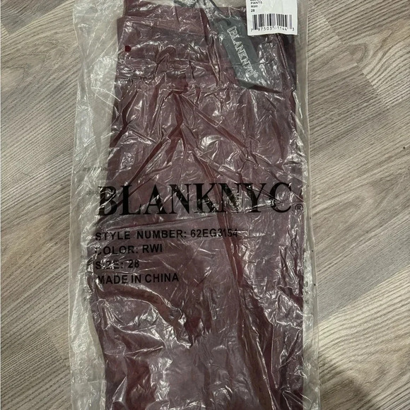 BLANK NYC NWT EGGPLANT FAUX SUEDE JEANS SIZE 28 - Picture 4 of 4
